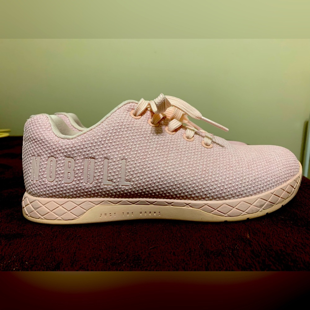 Women’s 8.5 No Bull trainers. Only worn once!